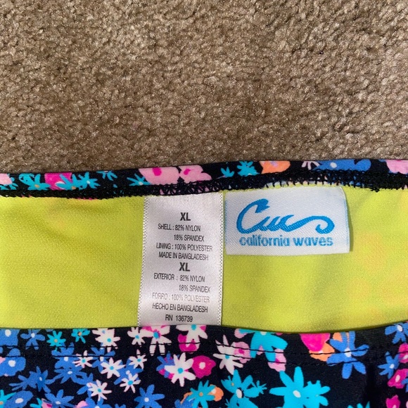 California waves bikini bottom XL. - Picture 6 of 7